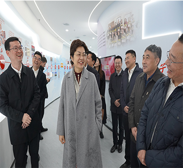 南通市委常委、宣傳部部長(zhǎng)陳冬梅蒞臨達(dá)欣集團(tuán)調(diào)研指導(dǎo)