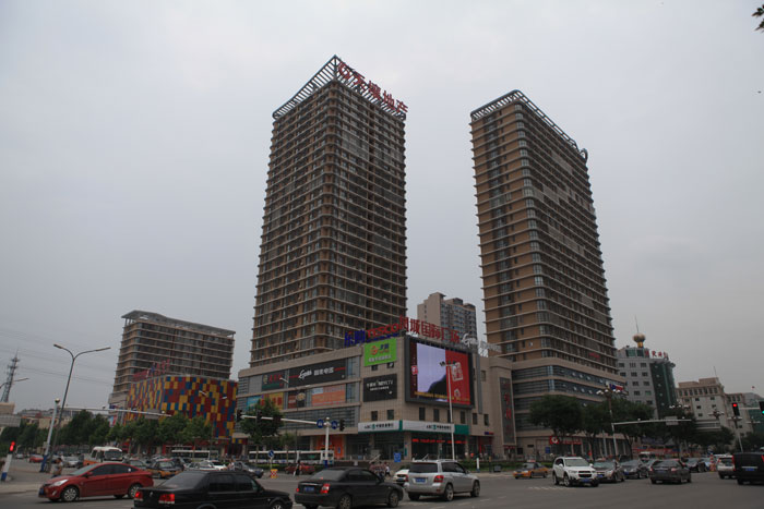 鳳城國(guó)際廣場(chǎng)（國(guó)家AAA級(jí)安全文明標(biāo)準(zhǔn)化工地、河北省建設(shè)工程“安濟(jì)杯”）
